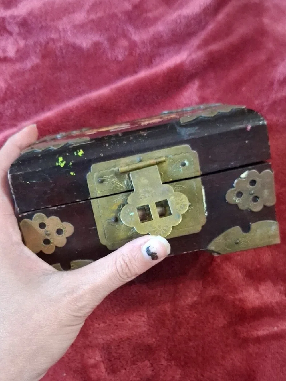 Vintage Hand-Painted Lacquer Jewelry Box with Brass Accents - Black & Gold